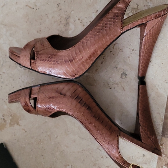 Lauren Ralph Laren "Faeryn 2" matte snake leather upper slingbacks.  Size 6.5 - Picture 9 of 10